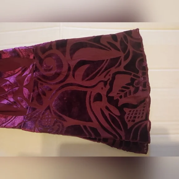 Ultra Pink Burnt Velvet Women's Patterned Top in Deep Burgundy Sz L - Picture 7 of 9